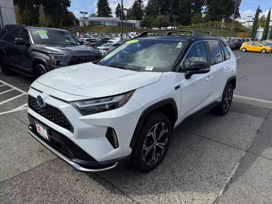 2024 Toyota RAV4 Prime XSE photo 1