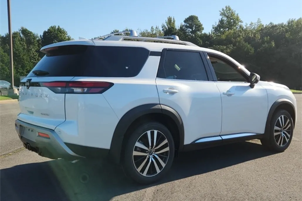 2025 Nissan Pathfinder Platinum photo 1