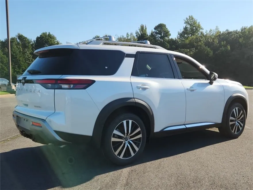 2025 Nissan Pathfinder Platinum photo 1