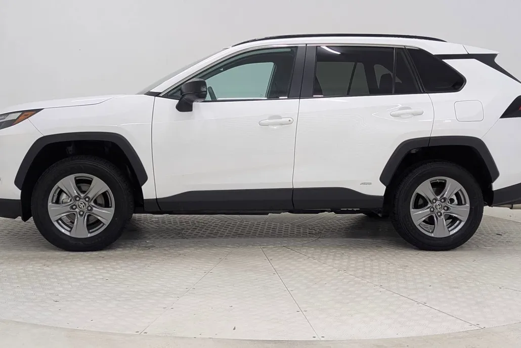 2024 Toyota RAV4 Hybrid LE photo 1