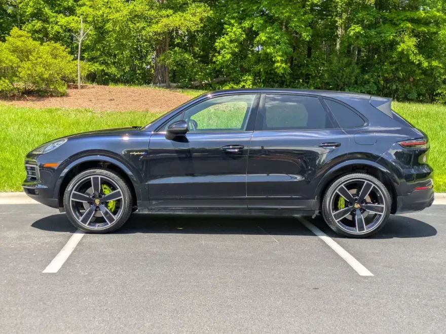 2022 Porsche Cayenne Platinum Edition E-Hybrid photo 1