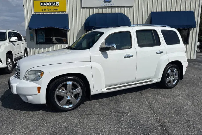 2010 Chevrolet HHR 2LT photo 1