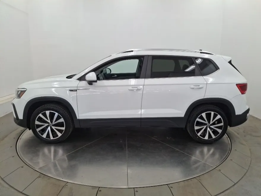 2023 Volkswagen Taos SE photo 1