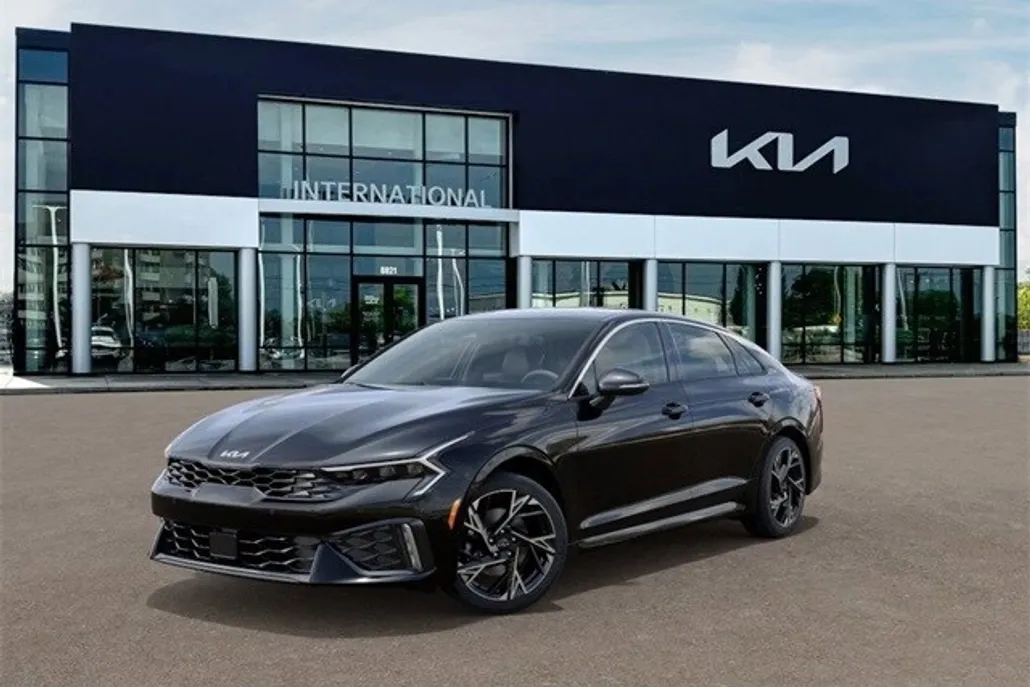 2025 Kia K5 GT-Line photo 1