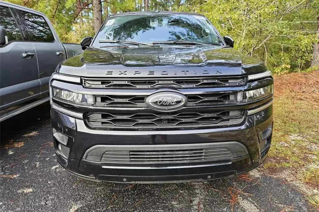 2022 Ford Expedition Limited photo 1