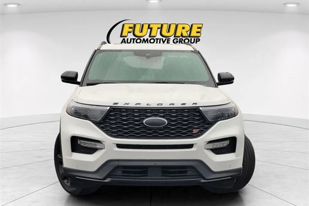 2023 Ford Explorer ST photo 1