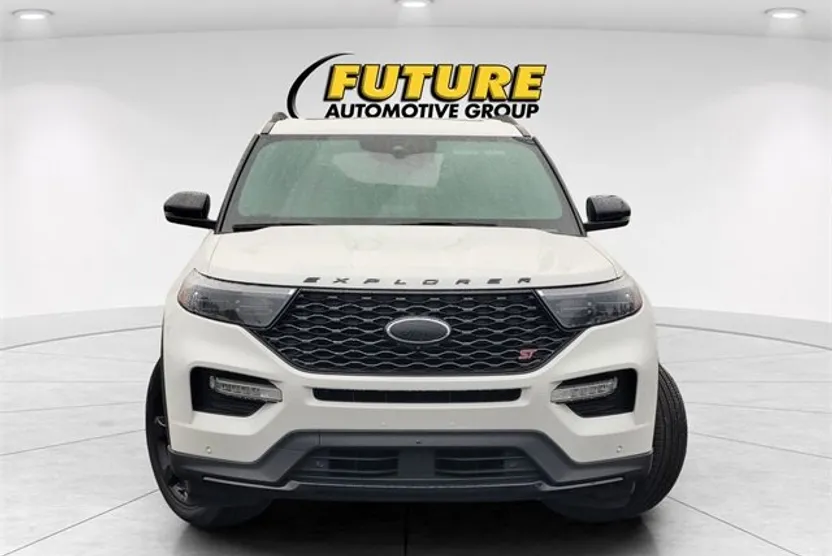 2023 Ford Explorer ST photo 1