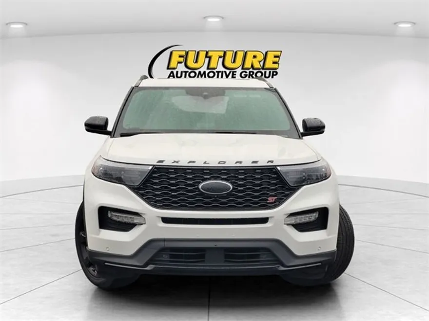 2023 Ford Explorer ST photo 1