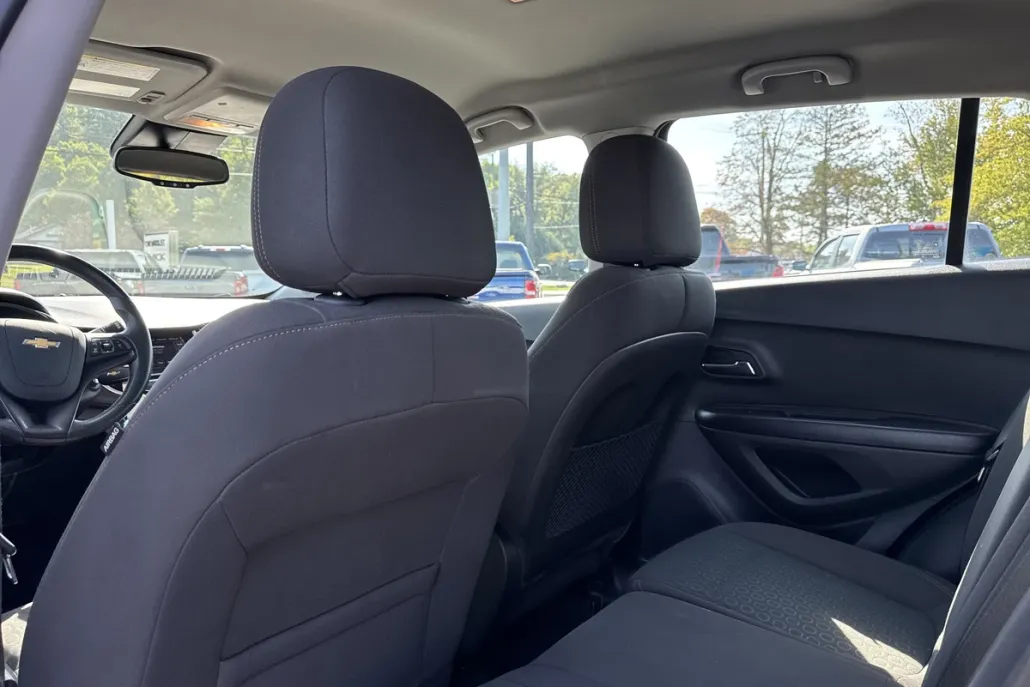 2021 Chevrolet Trax LS photo 1