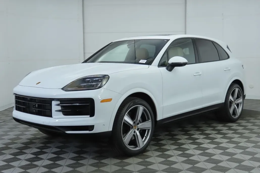 2025 Porsche Cayenne Base photo 1