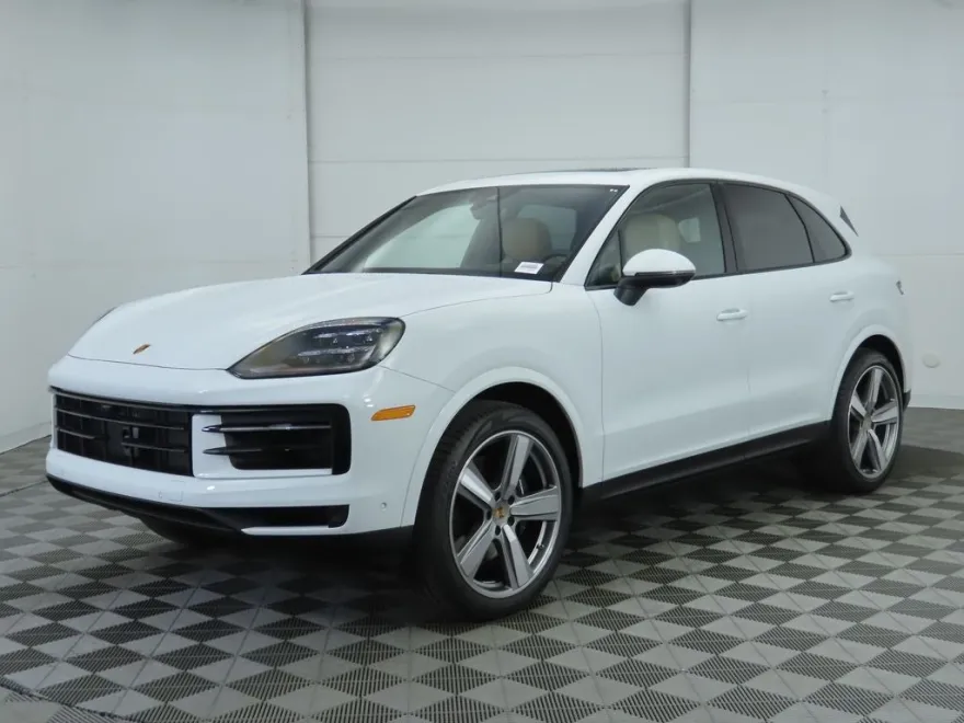 2025 Porsche Cayenne Base photo 1