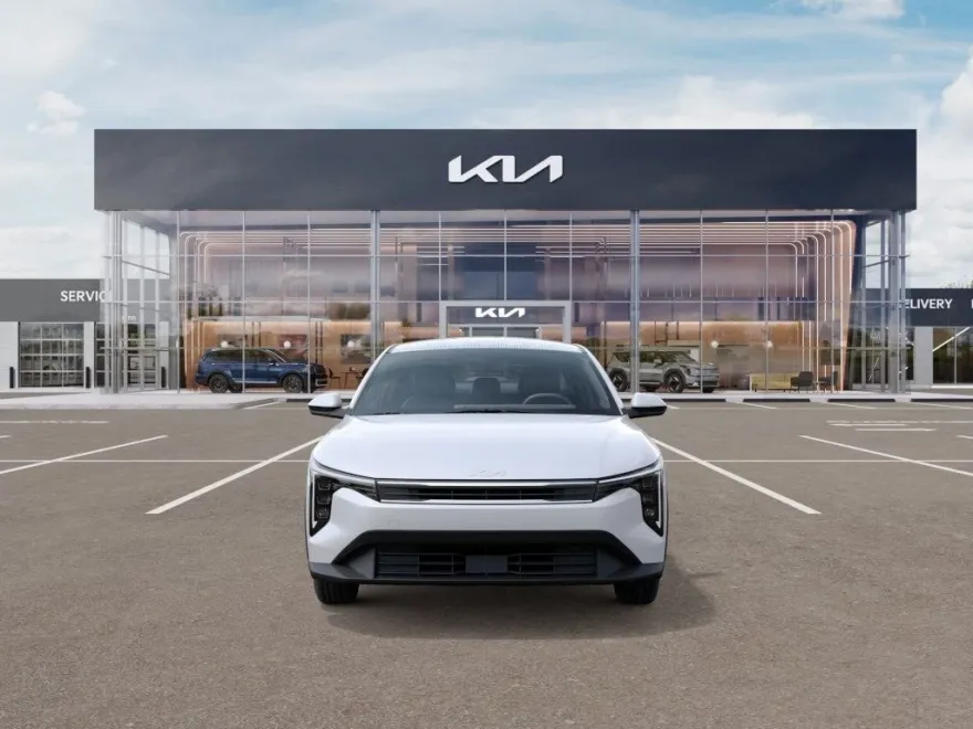 2025 Kia K4 LXS photo 1