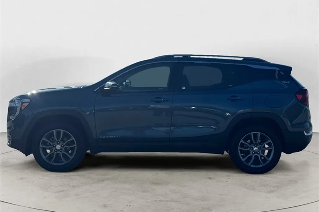 2024 Gmc Terrain SLT photo 1