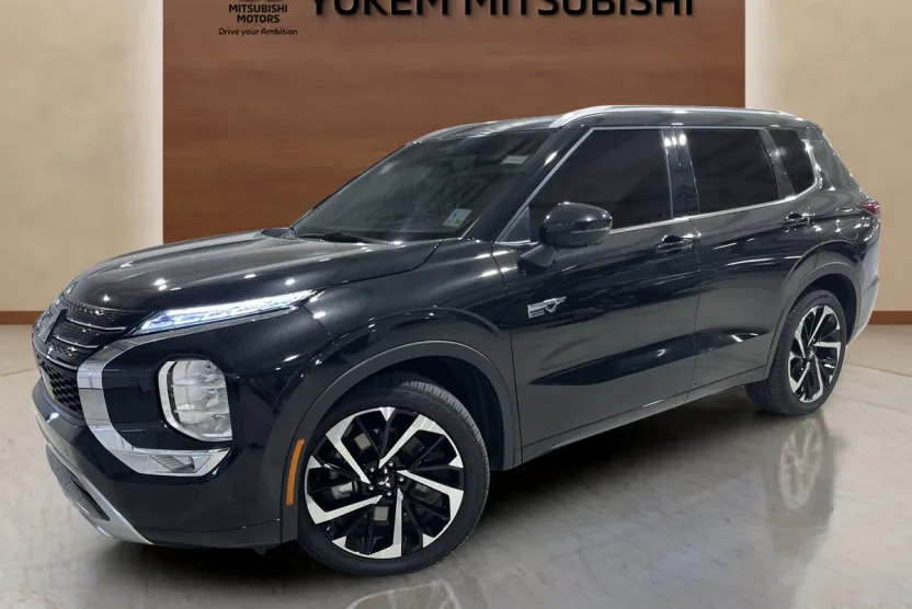 2024 Mitsubishi Outlander PHEV SEL photo 1