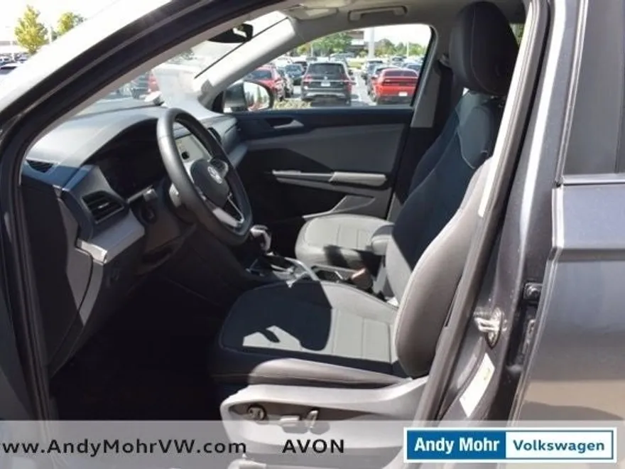 2024 Volkswagen Taos SE photo 8