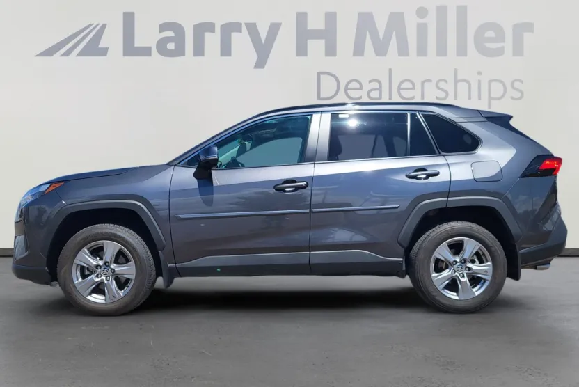 2024 Toyota RAV4 XLE photo 1