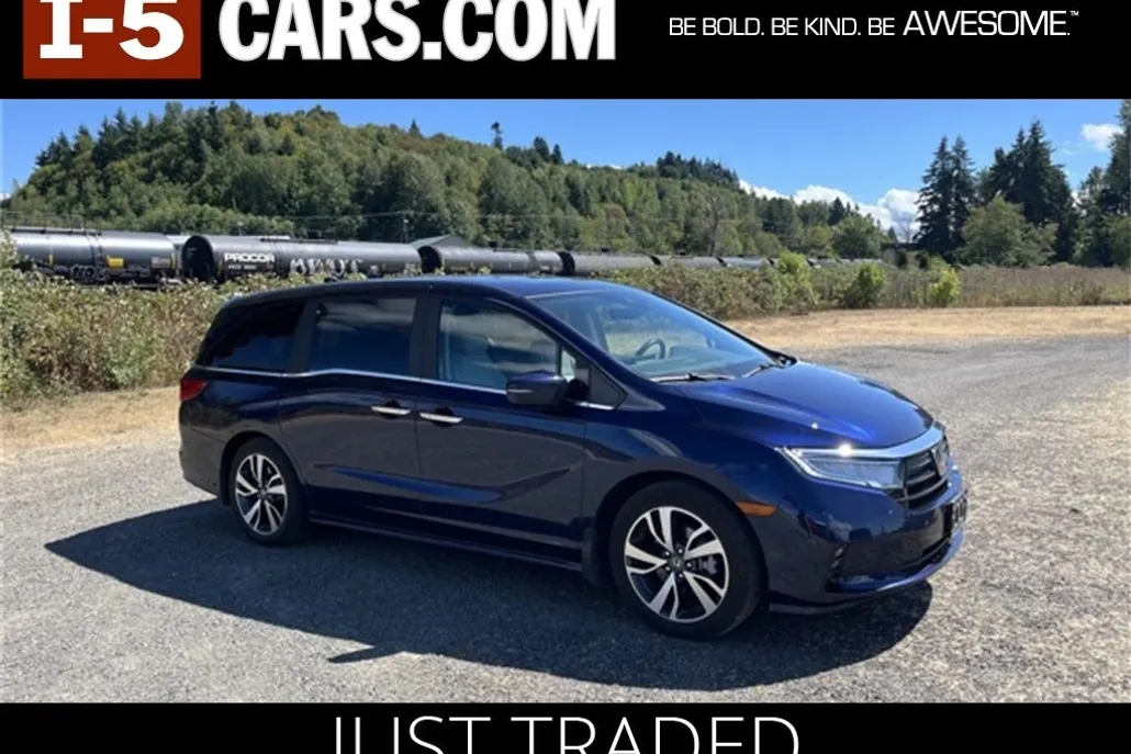 2023 Honda Odyssey Touring photo 1