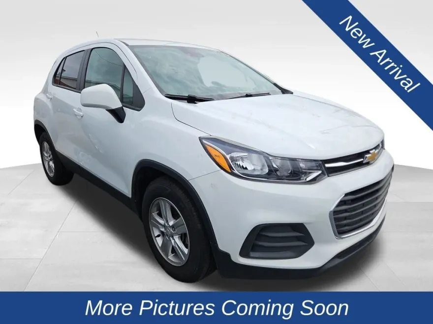 2022 Chevrolet Trax LS photo 1
