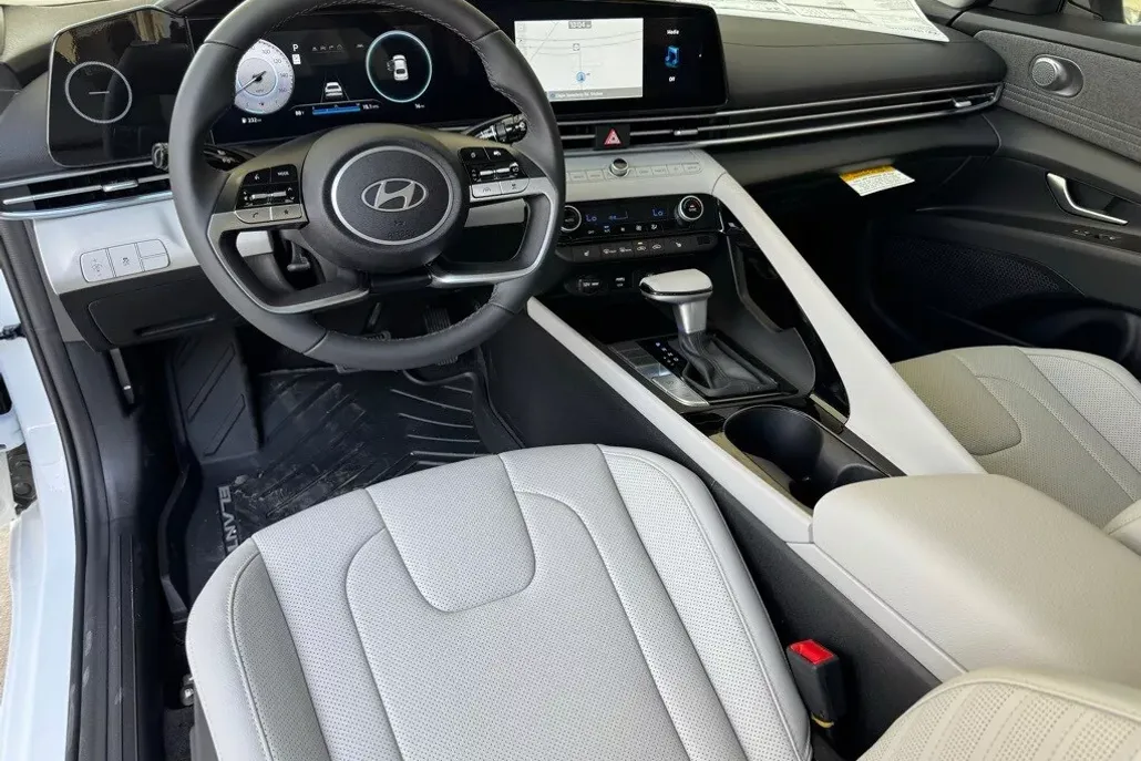 2025 Hyundai Elantra Limited photo 1