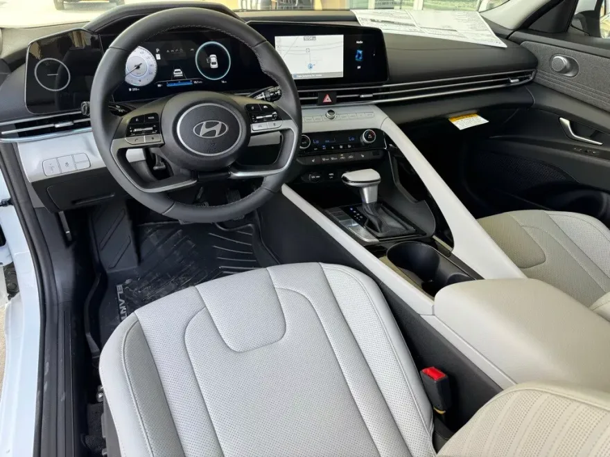 2025 Hyundai Elantra Limited photo 1
