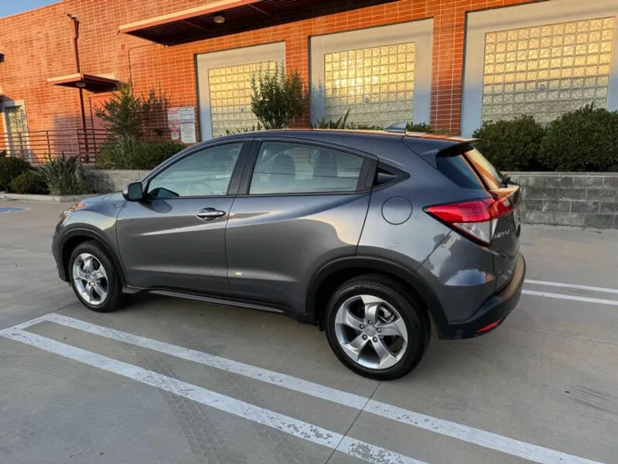 2022 Honda HR-V LX photo 1