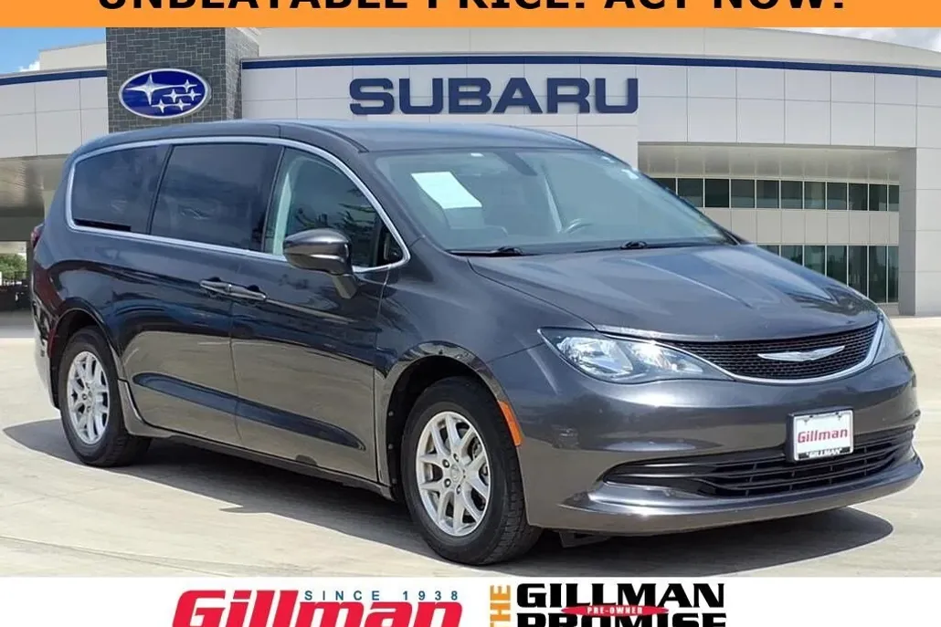2017 Chrysler Pacifica Touring photo 1