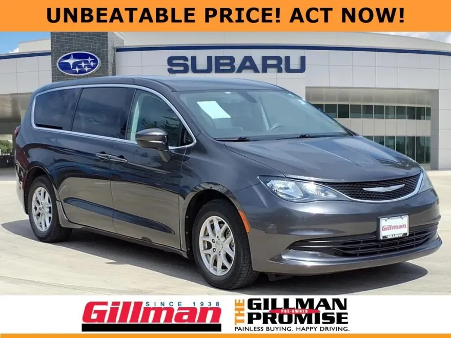 2017 Chrysler Pacifica Touring photo 1