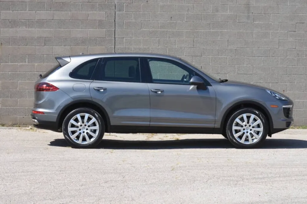 2015 Porsche Cayenne S photo 1