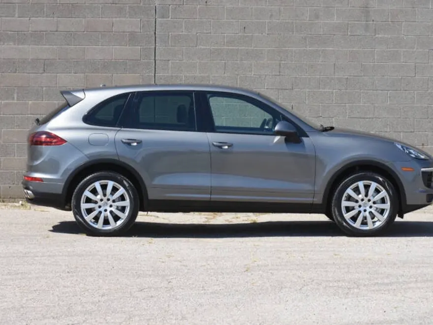 2015 Porsche Cayenne S photo 1