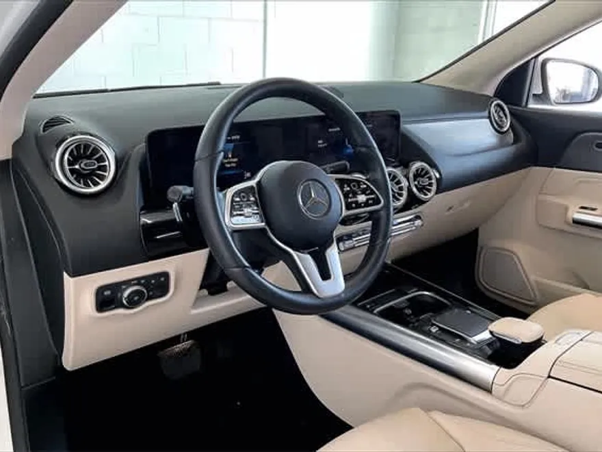 2022 Mercedes Benz GLA 250 4MATIC photo 1
