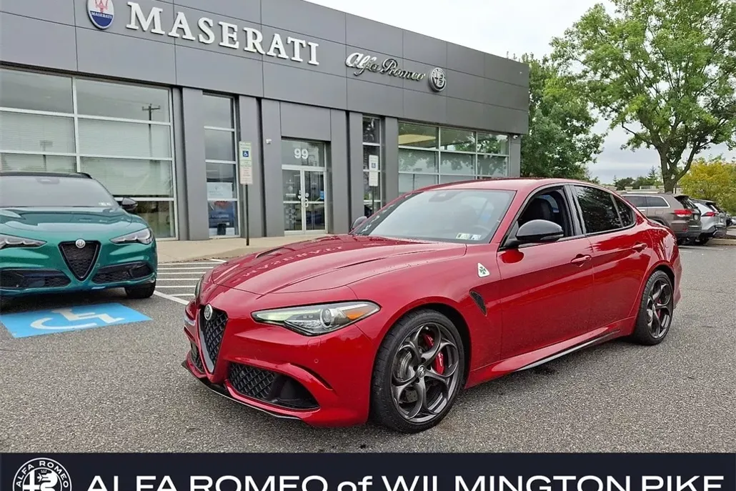 2023 Alfa Romeo Giulia Quadrifoglio photo 1