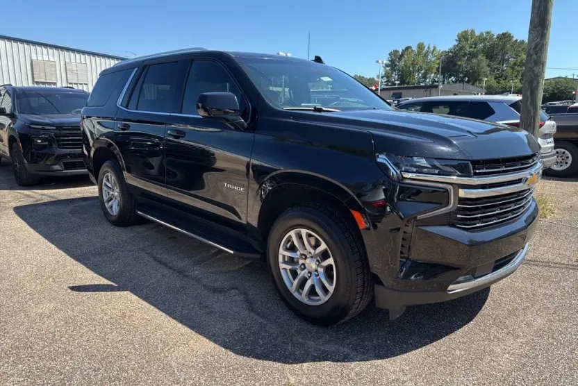 2023 Chevrolet Tahoe LT photo 1