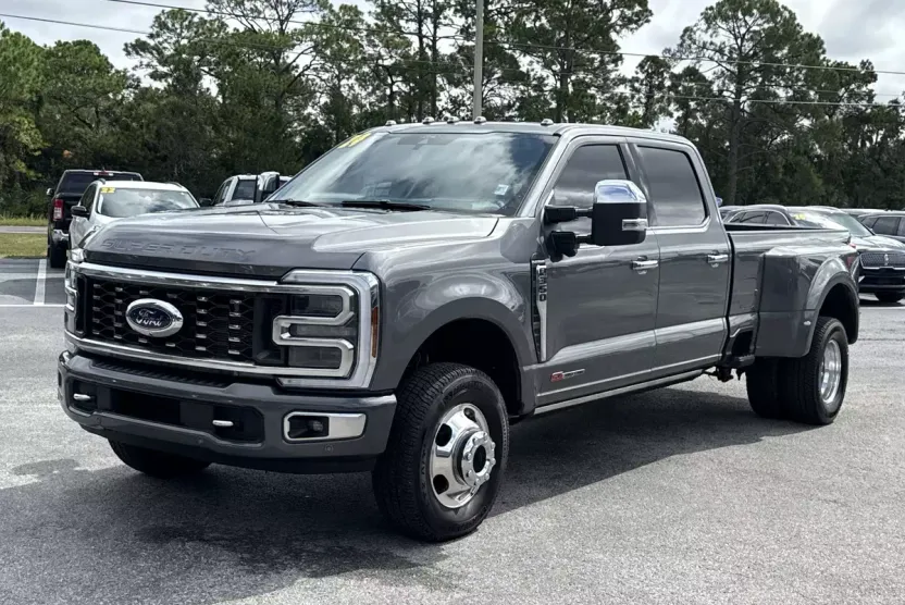 2024 Ford F-350 Platinum photo 1