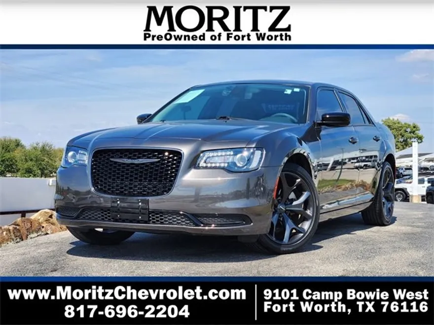 2023 Chrysler 300 Touring photo 1
