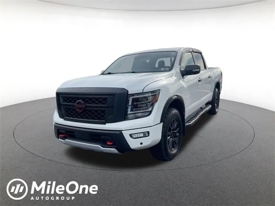 2024 Nissan Titan PRO-4X photo 1