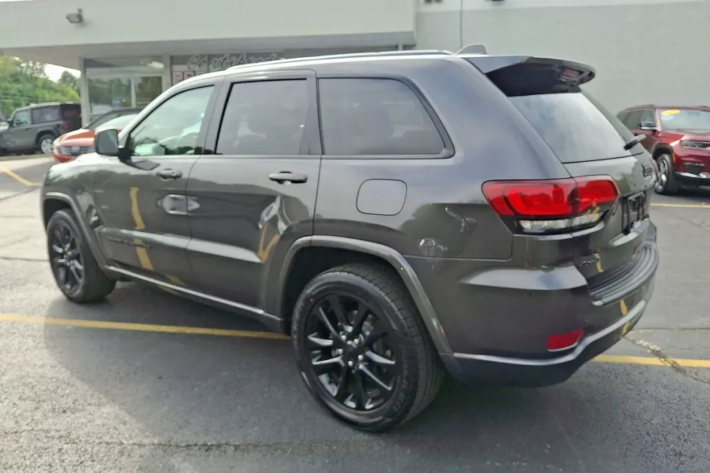 2020 Jeep Grand Cherokee Altitude photo 1
