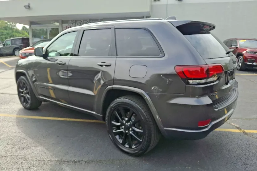 2020 Jeep Grand Cherokee Altitude photo 1