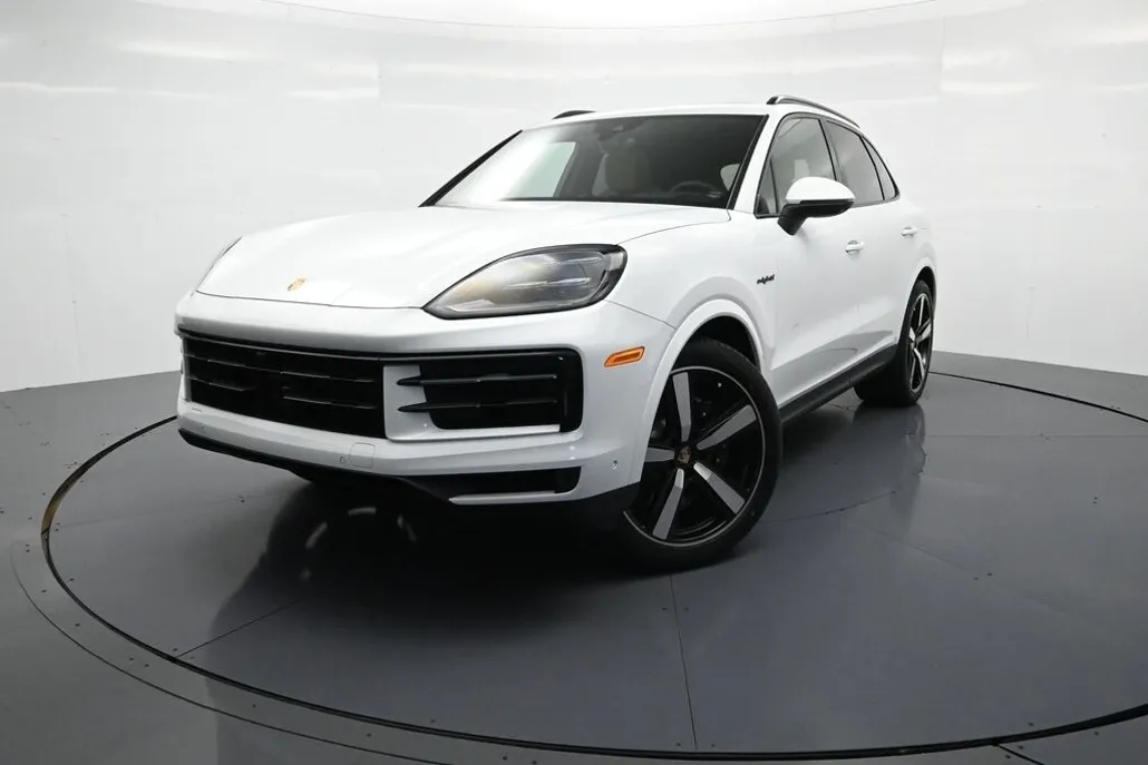 2025 Porsche Cayenne E-Hybrid photo 1