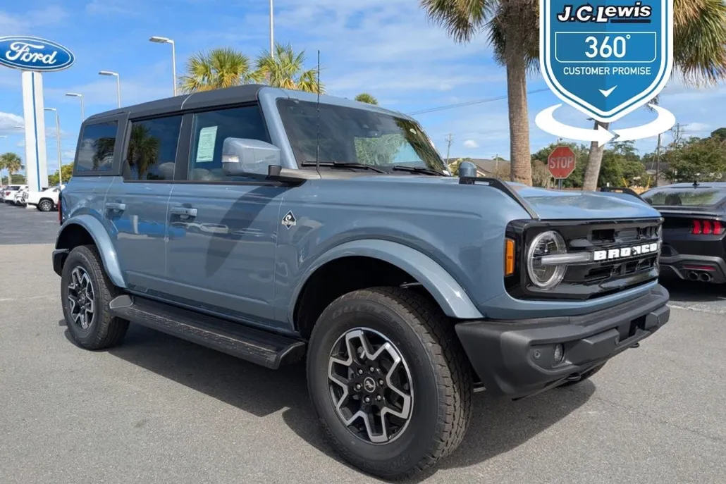 2025 Ford Bronco Outer Banks photo 1