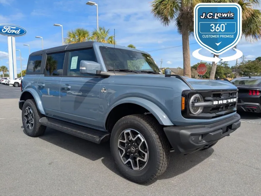 2025 Ford Bronco Outer Banks photo 1