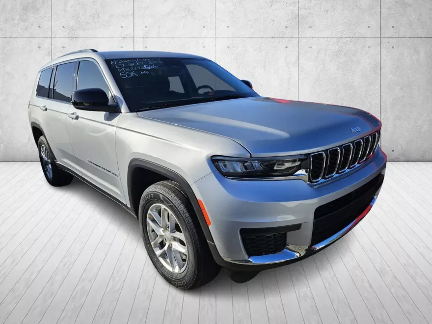2021 Jeep Grand Cherokee Laredo photo 1