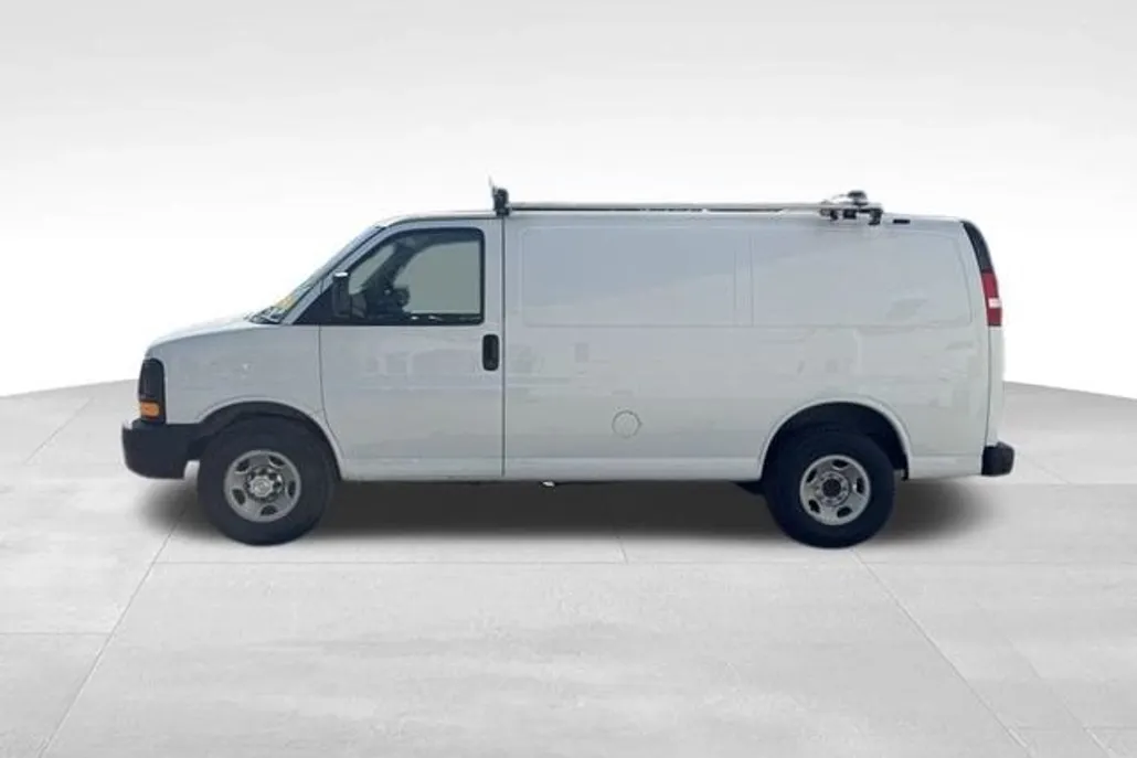 2017 Chevrolet Express 2500 Work Van photo 1