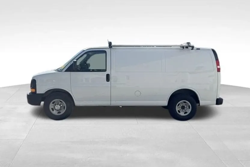 2017 Chevrolet Express 2500 Work Van photo 1