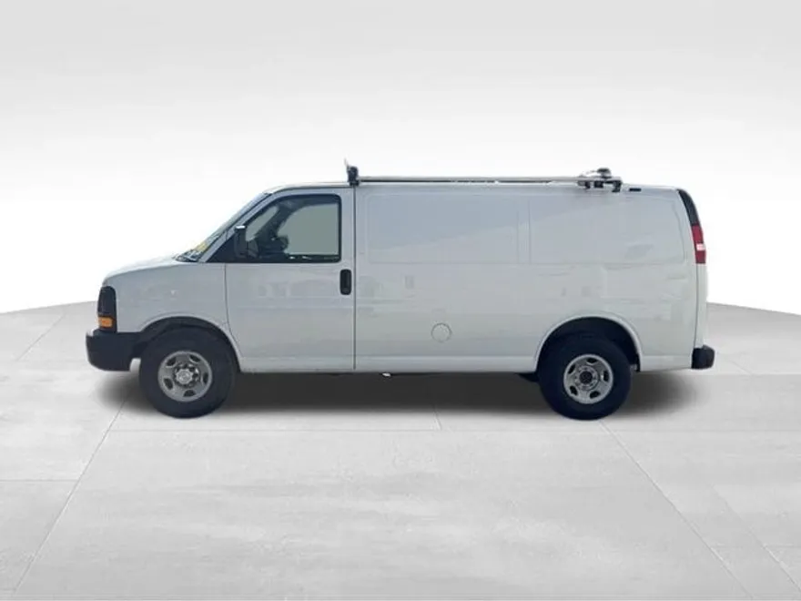 2017 Chevrolet Express 2500 Work Van photo 1