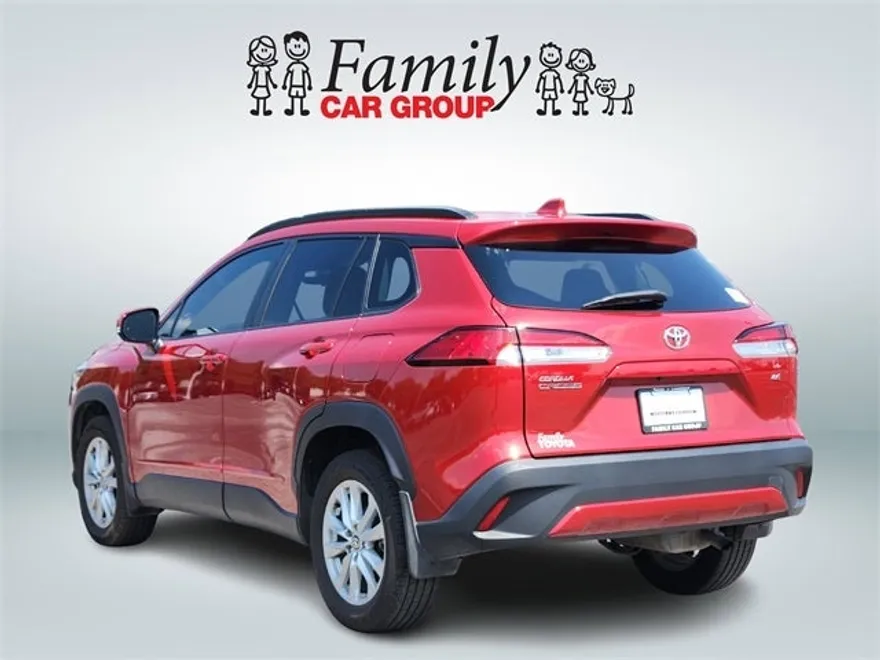 2022 Toyota Corolla Cross LE photo 1