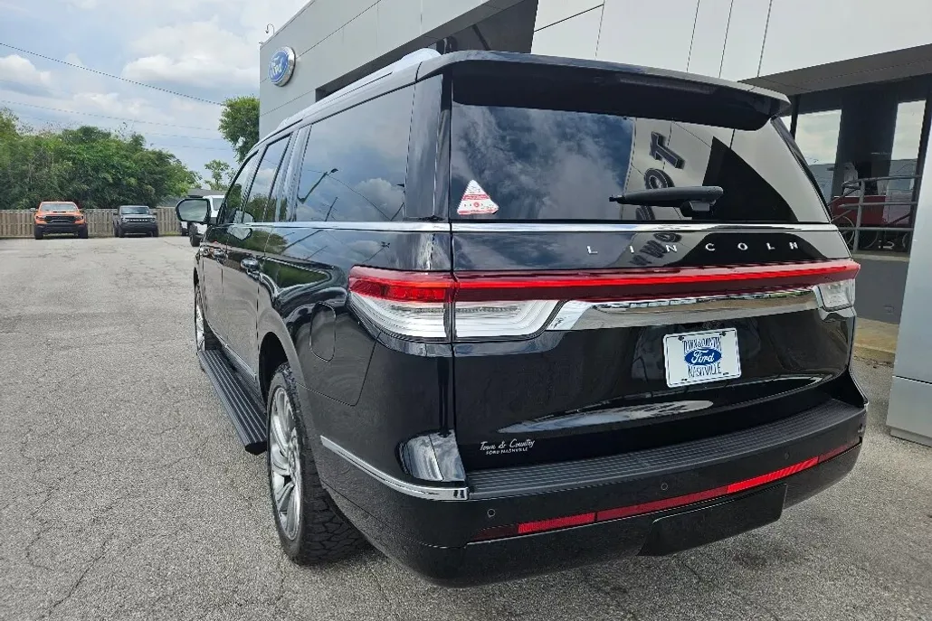 2022 Lincoln Navigator L Reserve photo 1