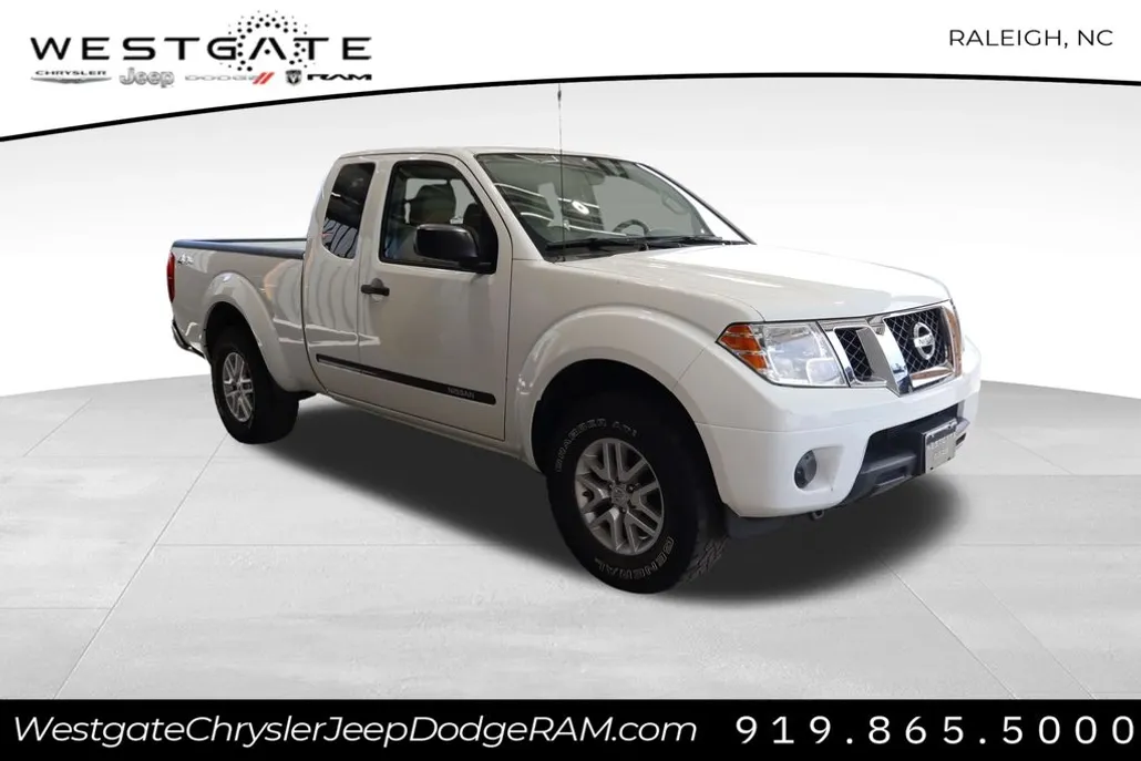 2015 Nissan Frontier SV photo 1