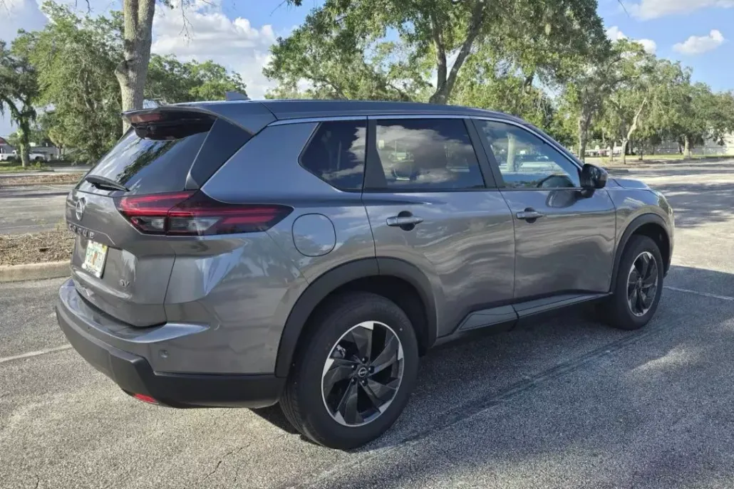 2024 Nissan Rogue SV photo 1