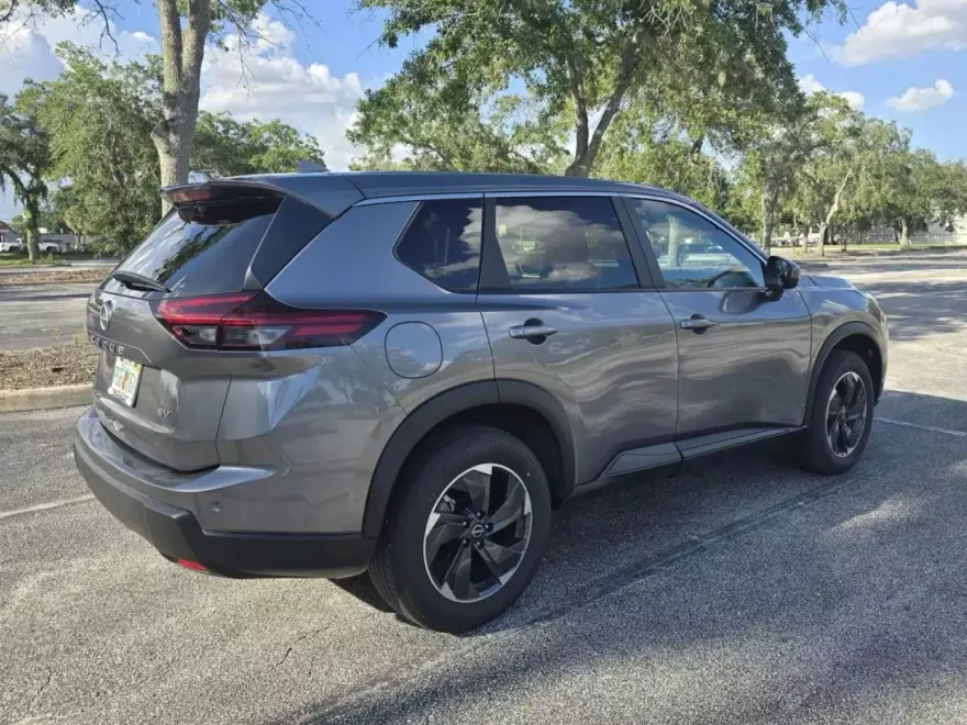 2024 Nissan Rogue SV photo 1