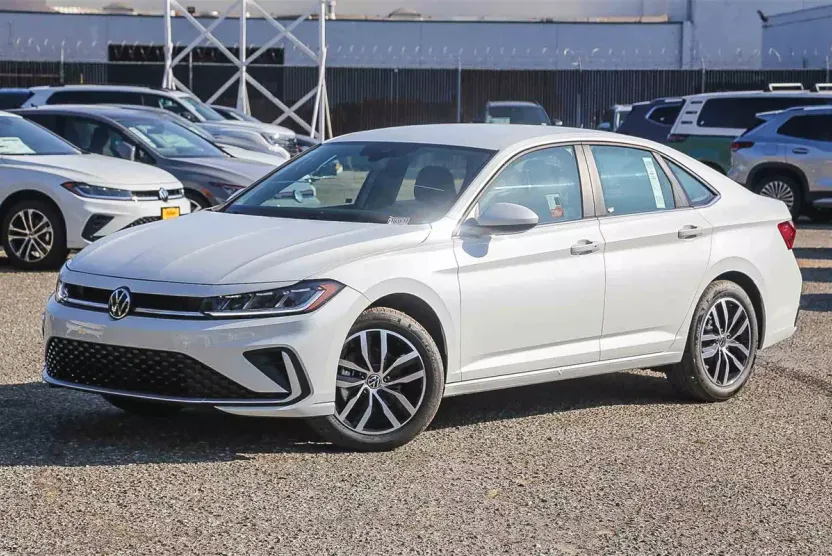 2025 Volkswagen Jetta SE photo 1